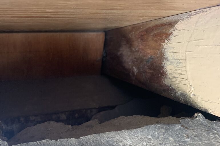 屋根の隙間